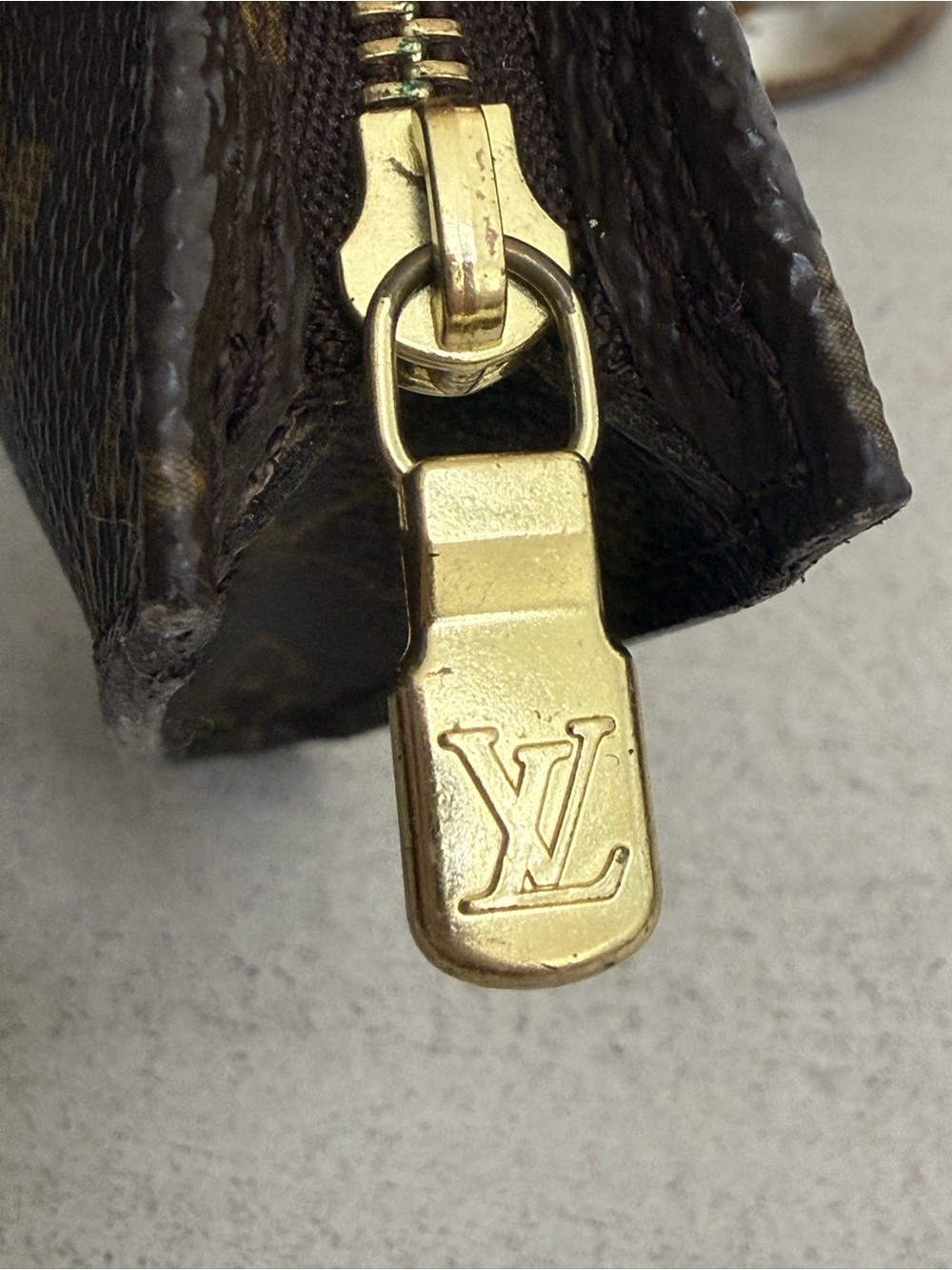 LOUIS VUITTON Monogram Bucket Pouch PM - Picture 10 of 11